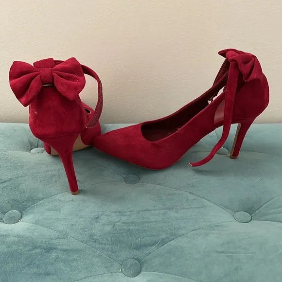 Red Heels - Picture 3 of 4